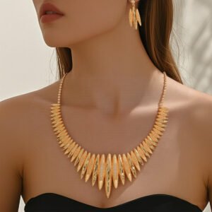 Gold Pointed Pendant Jewelry Set
