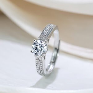 B7B675A5E4ED9A1D28F7C4878BB8C2F3 Classic Solitaire Diamond Ring